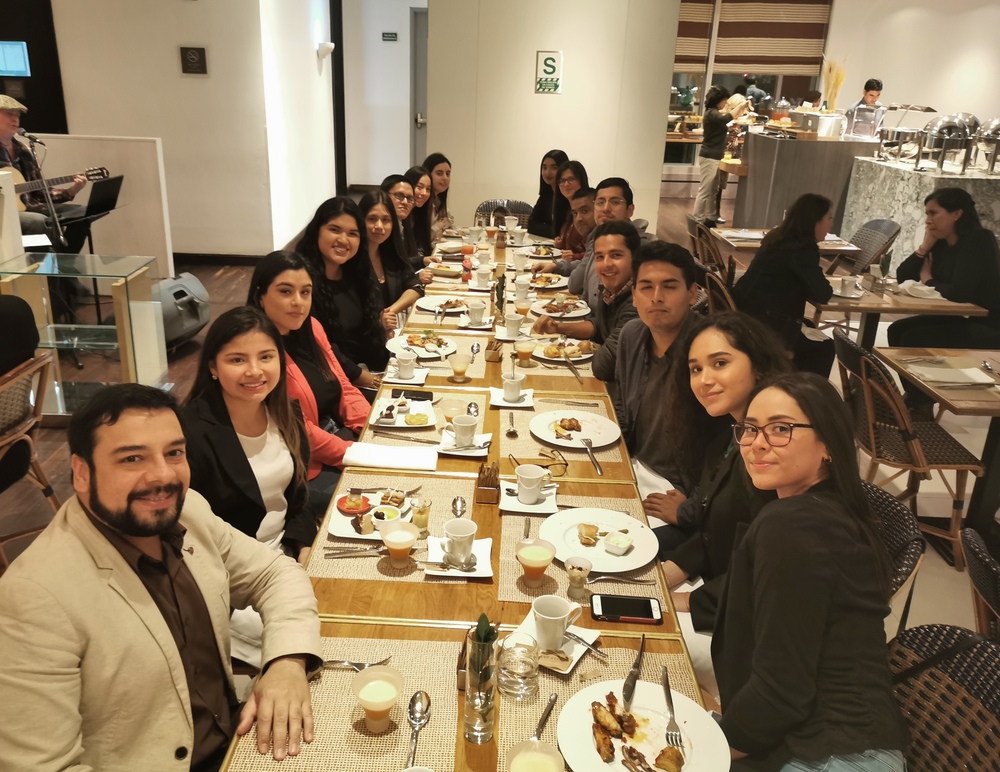 Alumnos realizan visita académica a reconocido hotel de Lima.