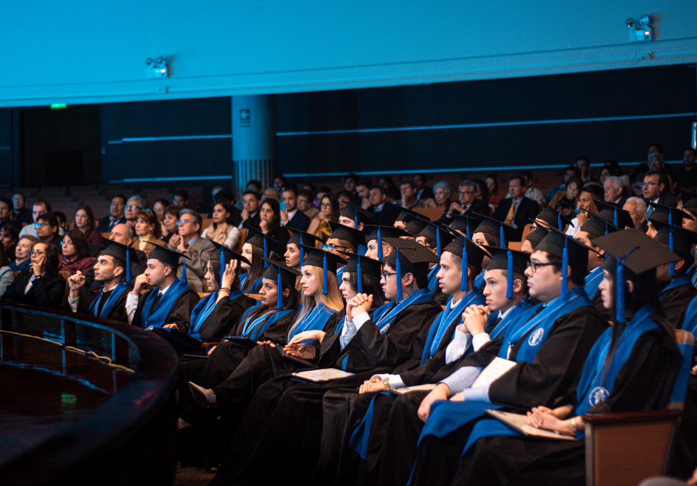 Egresados de la promoción 2019-I se graduaron en emotiva ceremonia